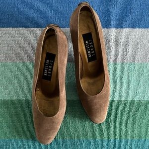 Classic Stuart Weitzman Brown Suede Pumps • Size 6